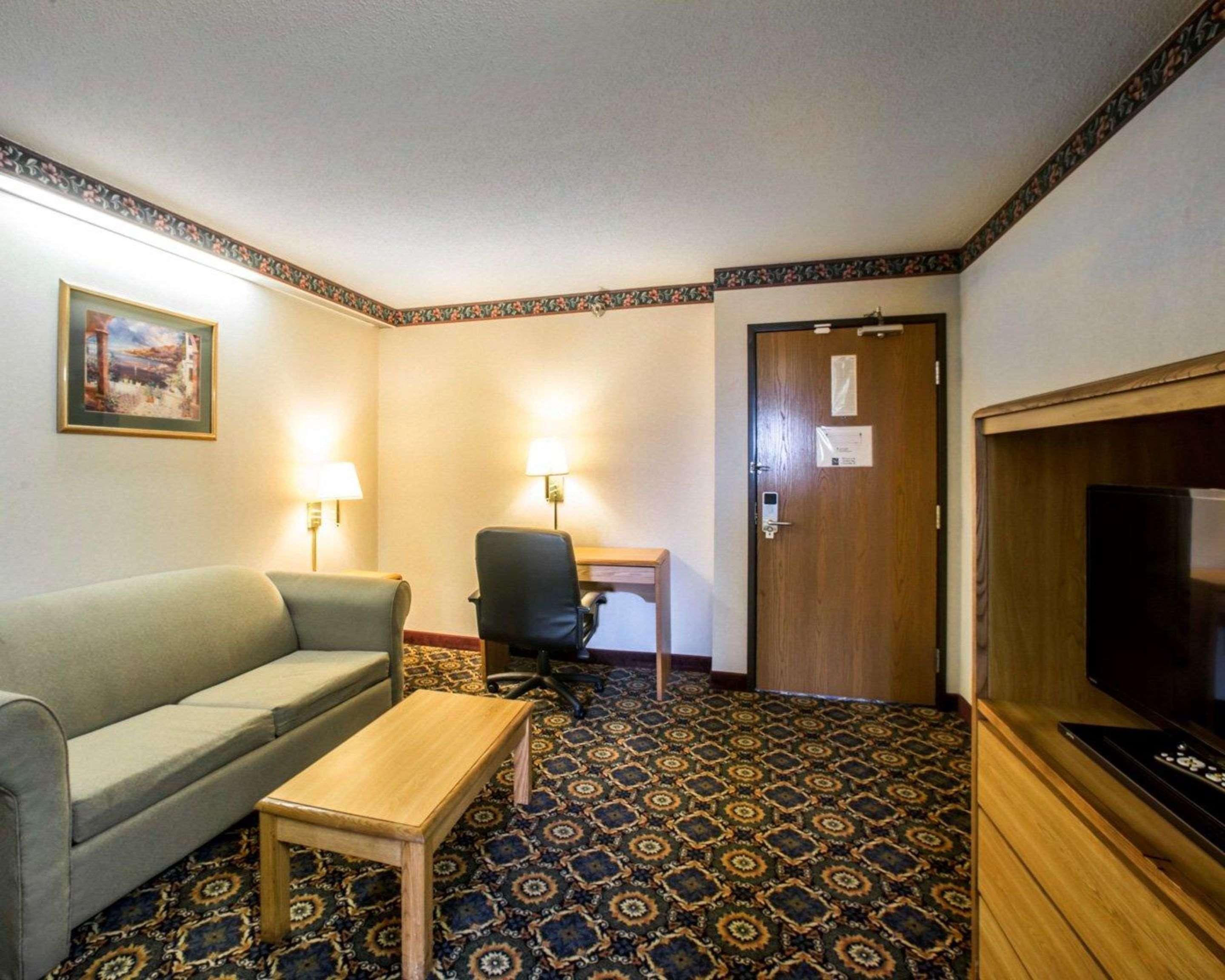Quality Inn & Suites Caseyville - St Louis Exterior foto