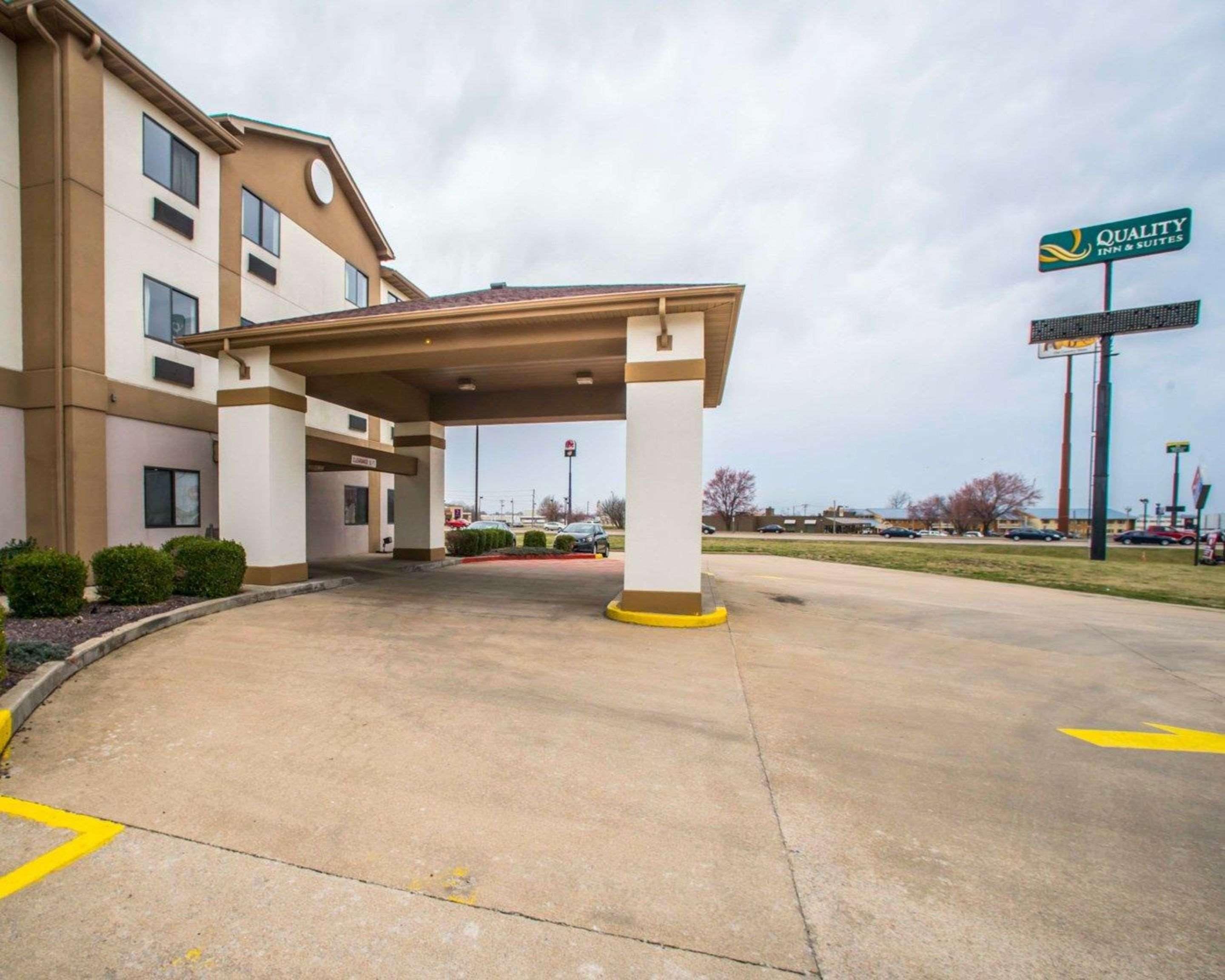 Quality Inn & Suites Caseyville - St Louis Exterior foto